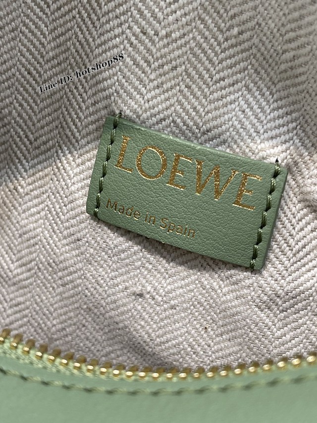 Loewe專櫃2022全新cubi全皮飯盒包 羅意威納帕牛皮便當包腋下包 型號10233 lyw1133